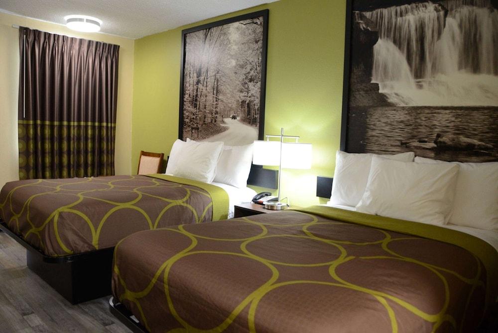 Super 8 by Wyndham Lafayette / Purdue Area photo 2