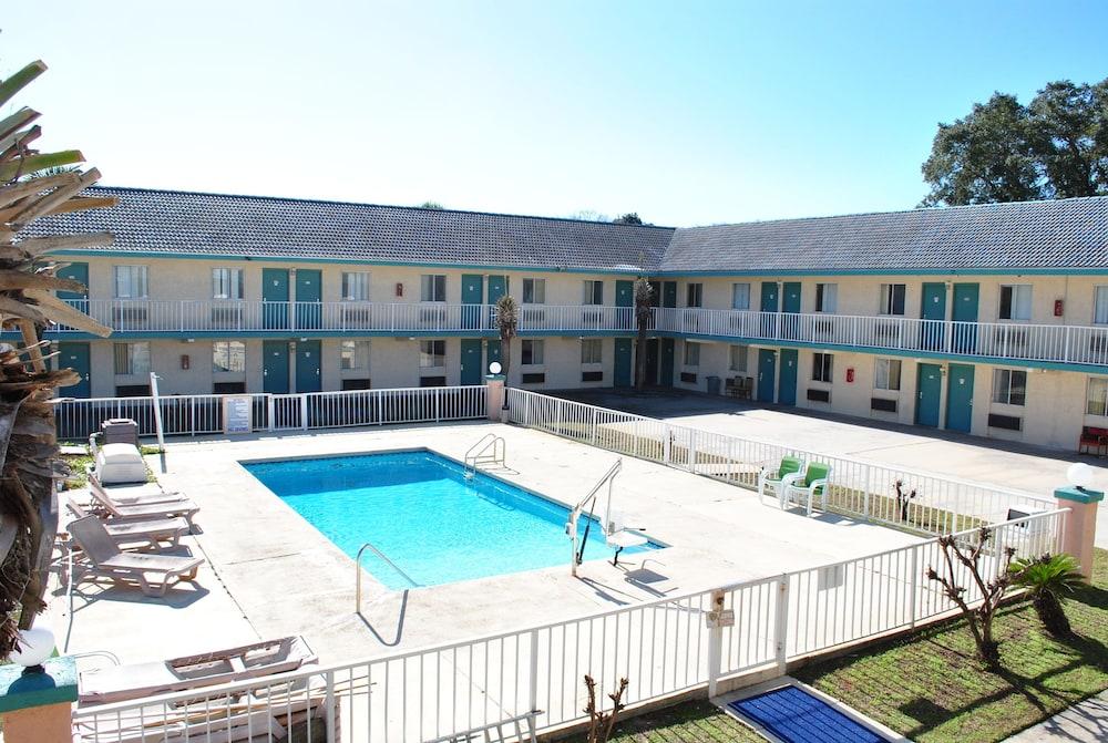 Coconut Grove Motor Inn photo 10