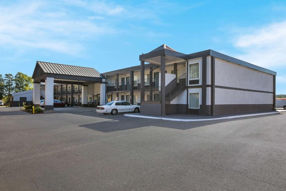 Rodeway Inn Commerce photo 1