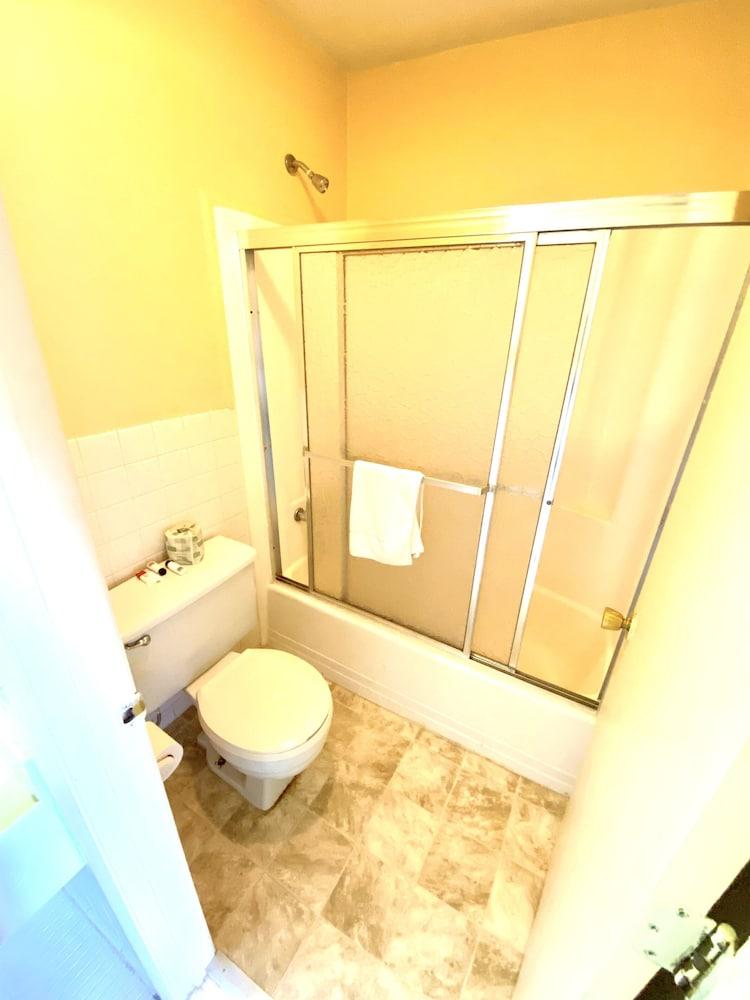 Sutton Lane Motel photo 5