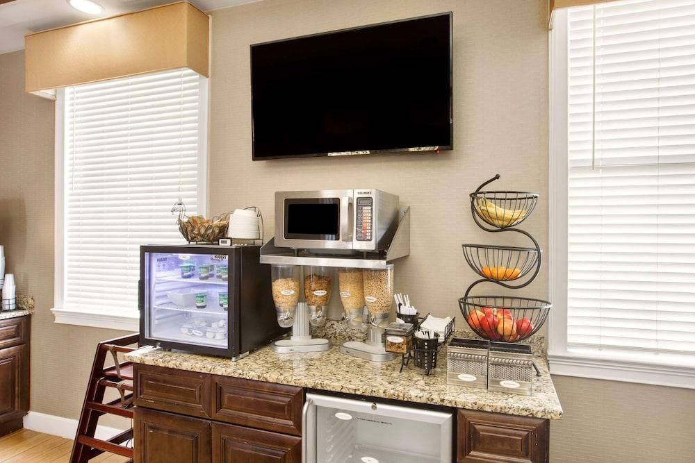 Clarion Pointe Morrow - Atlanta South photo 21