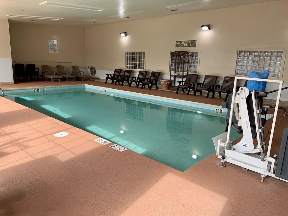 Quality Inn & Suites Hendersonville - Flat Rock photo 41