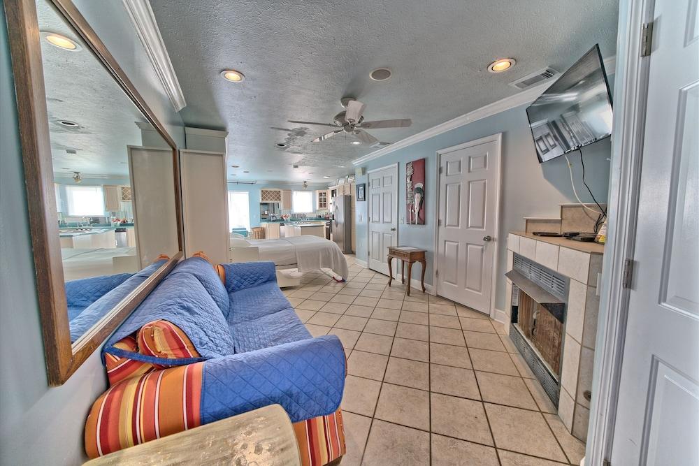 Pineapple Villas on Laguna Beach photo 26