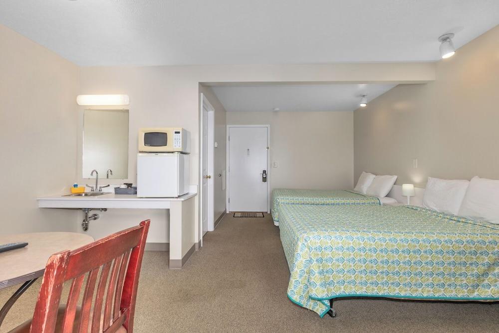 The Lakeview Motel photo 39