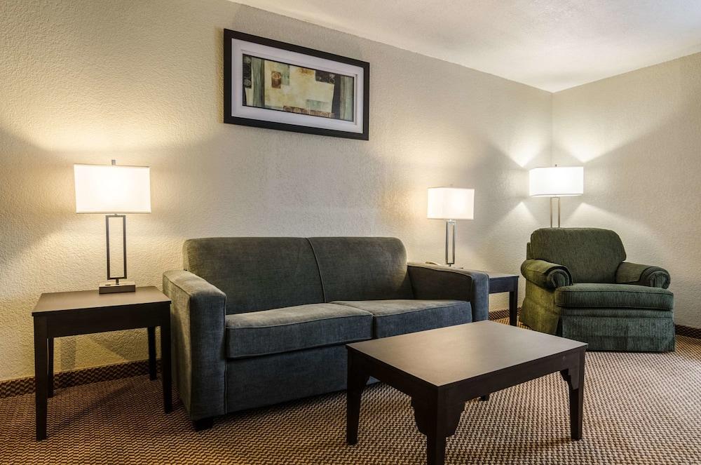 Quality Inn & Suites Winfield photo 16