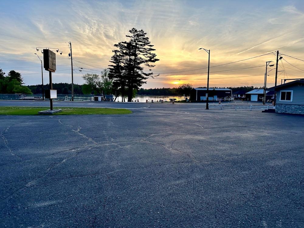 Aqua Aire Inn & Suites photo 28