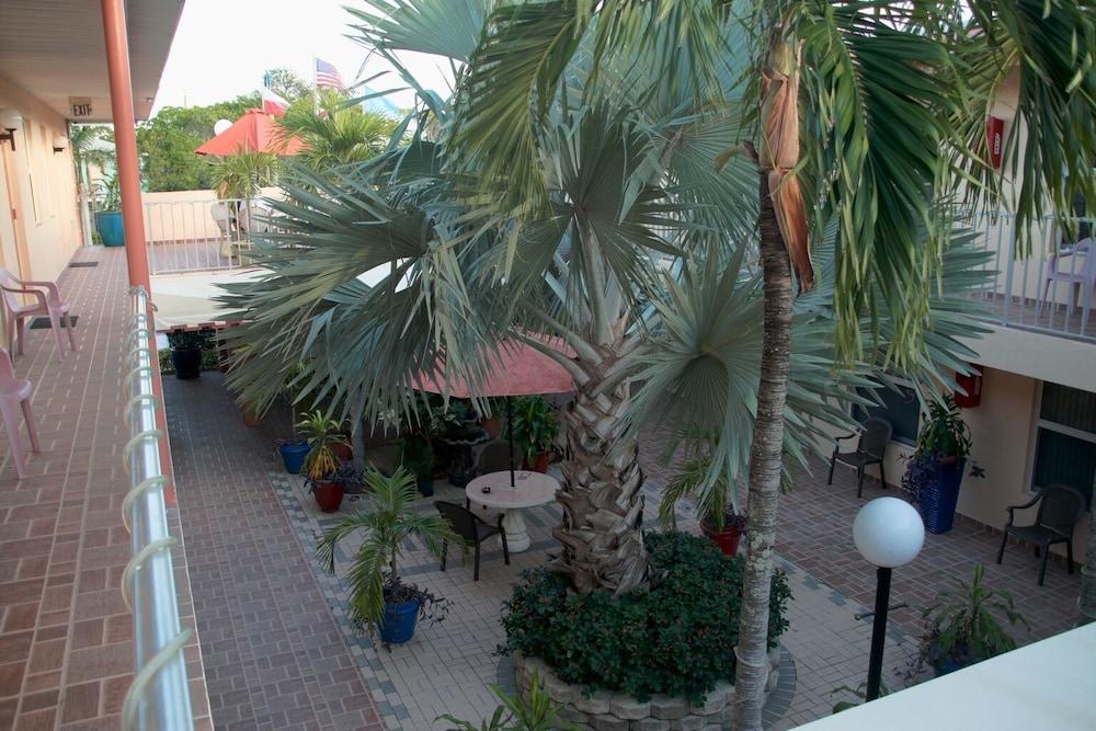 Lago Mar Motel and Apartments photo 45