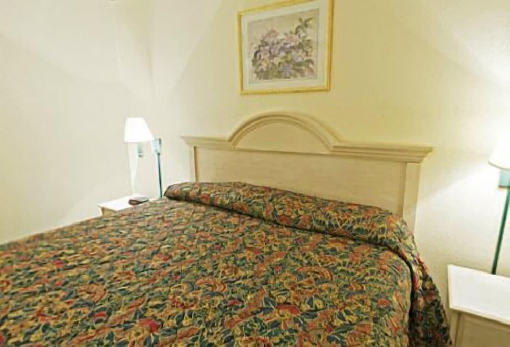 Americas Best Value Inn Houston at FM 1960 & I-45 photo 7