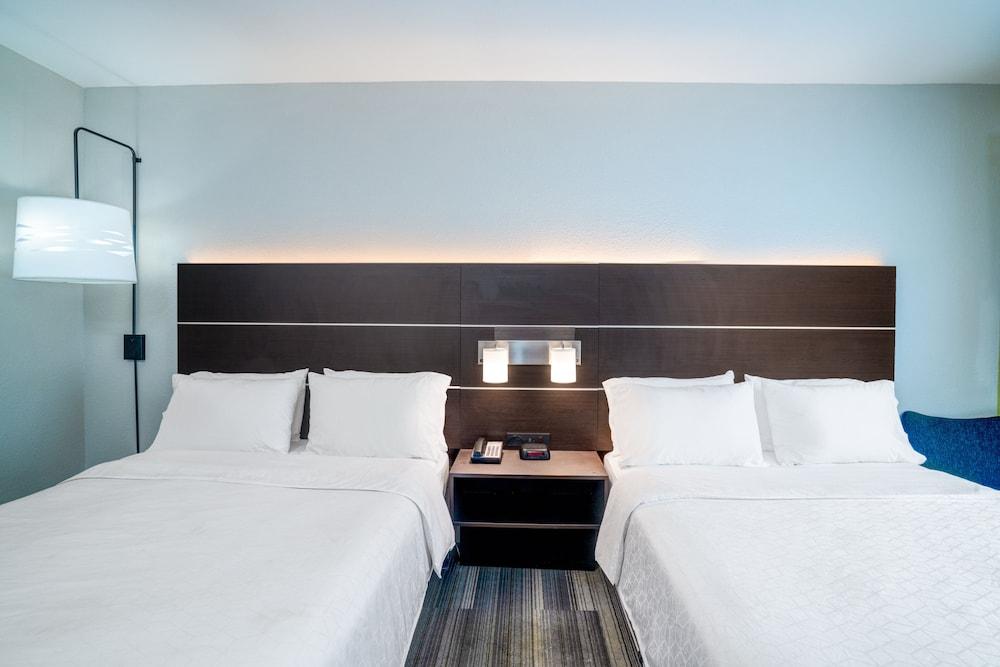 Holiday Inn Express and Suites Winona North by IHG photo 13