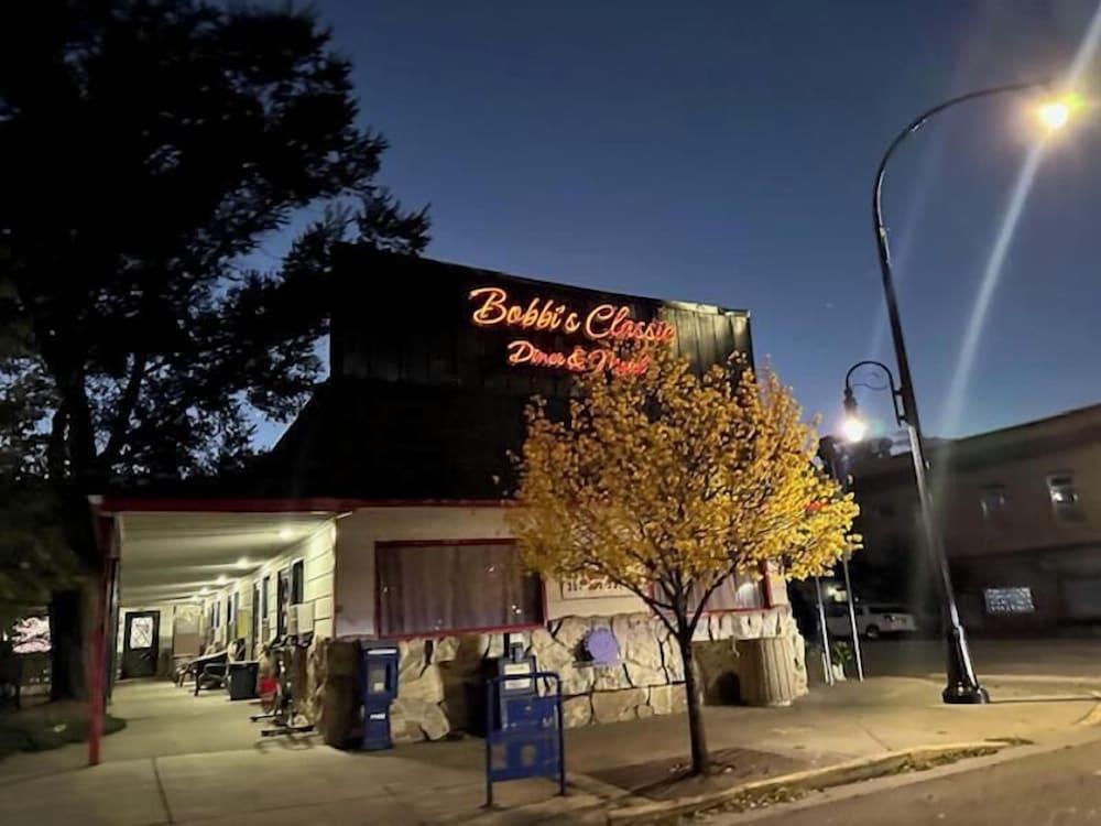 Bobbi's Classic Motel photo 1