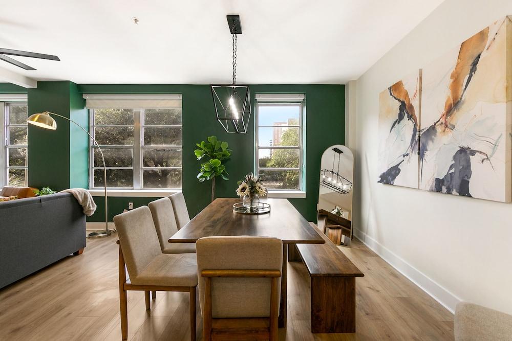 Modern Condos in California Building by Hosteeva photo 61