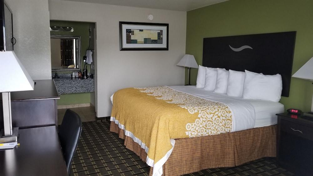 Days Inn by Wyndham West Memphis photo 4