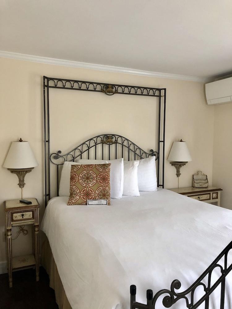 Ivy Manor Inn Village Center photo 2