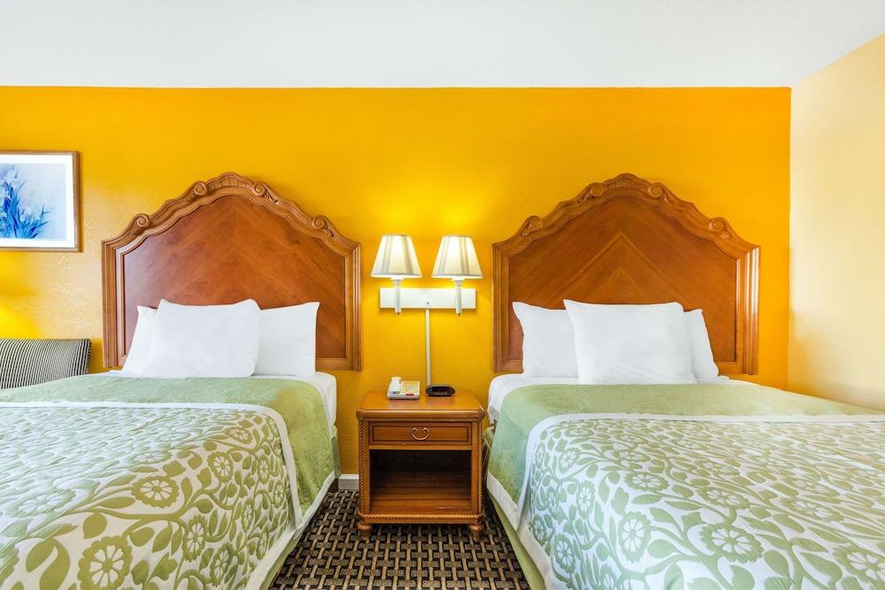 Days Inn by Wyndham Jacksonville photo 15