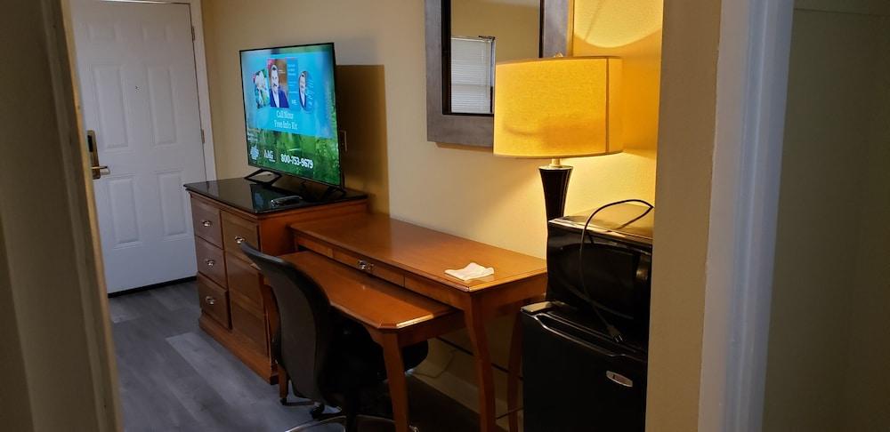 Regency Inn photo 2