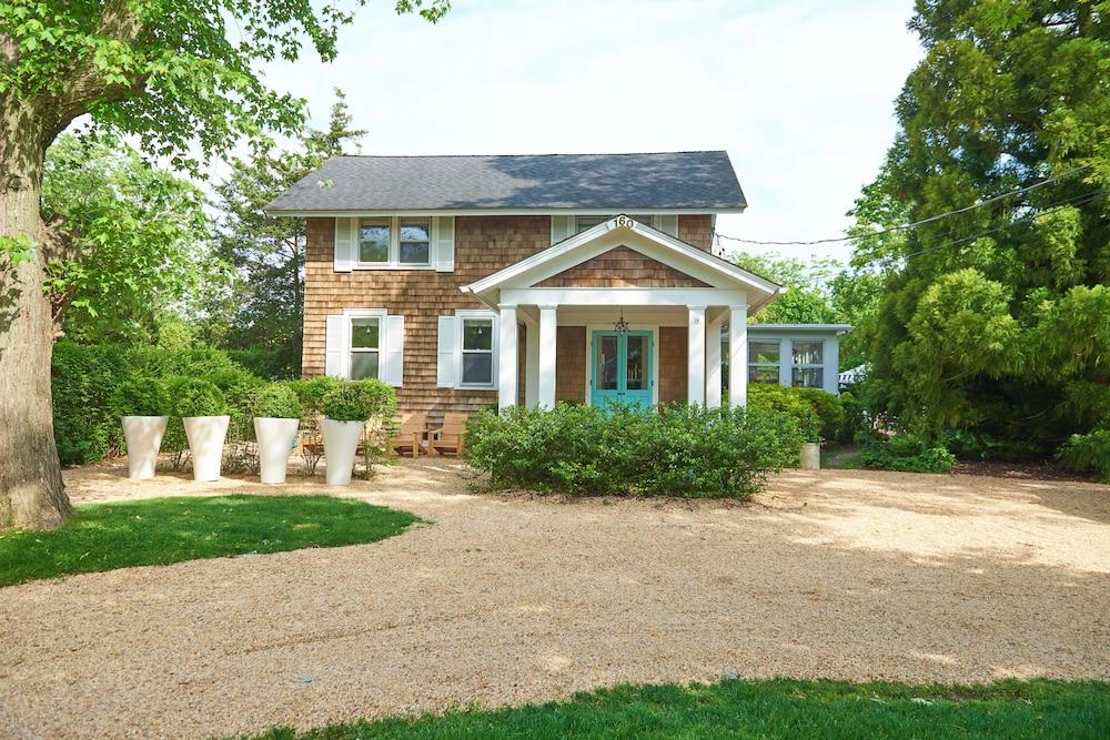 Bellport Inn photo 1