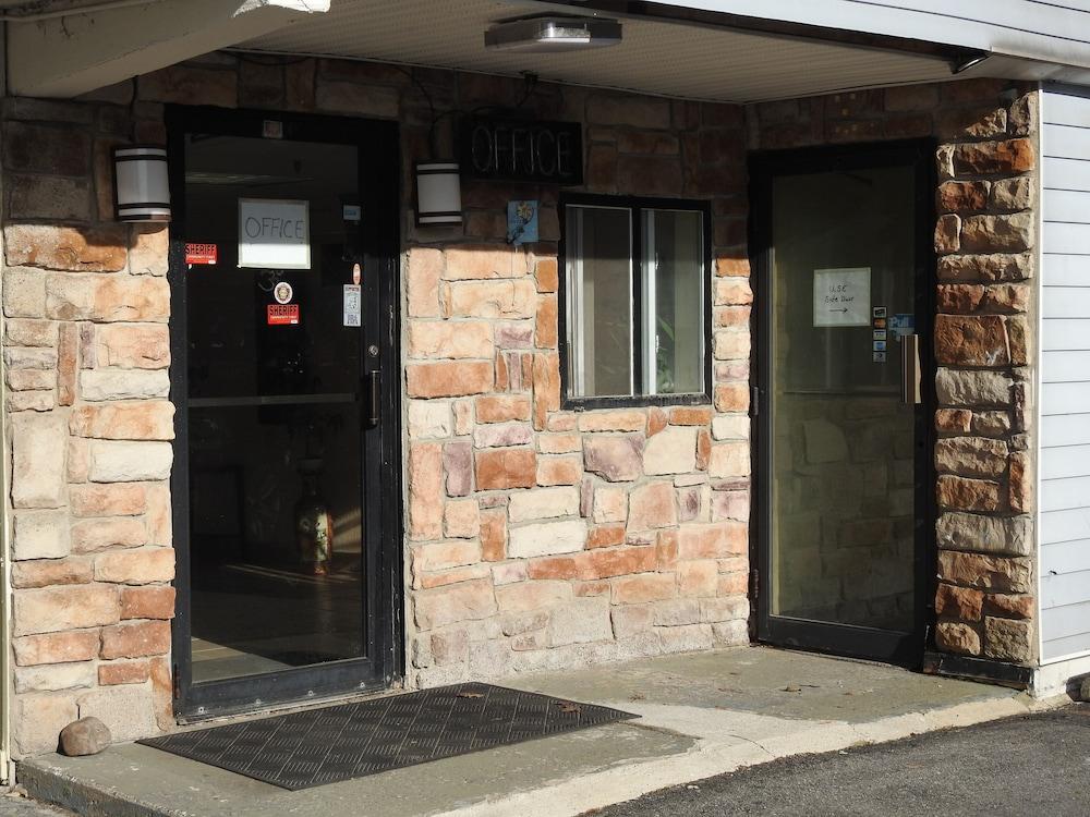 Relax Inn photo 23