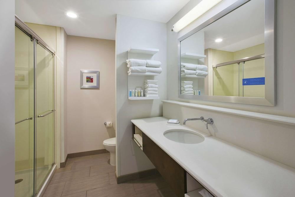 Hampton Inn by Hilton Detroit Dearborn photo 20