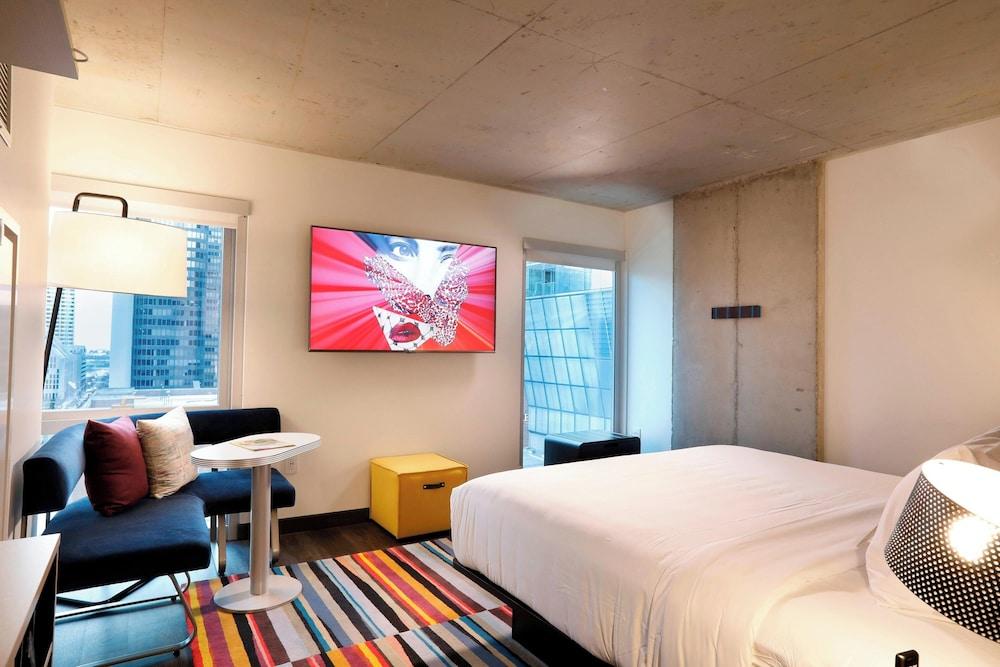Aloft Chicago Mag Mile photo 10