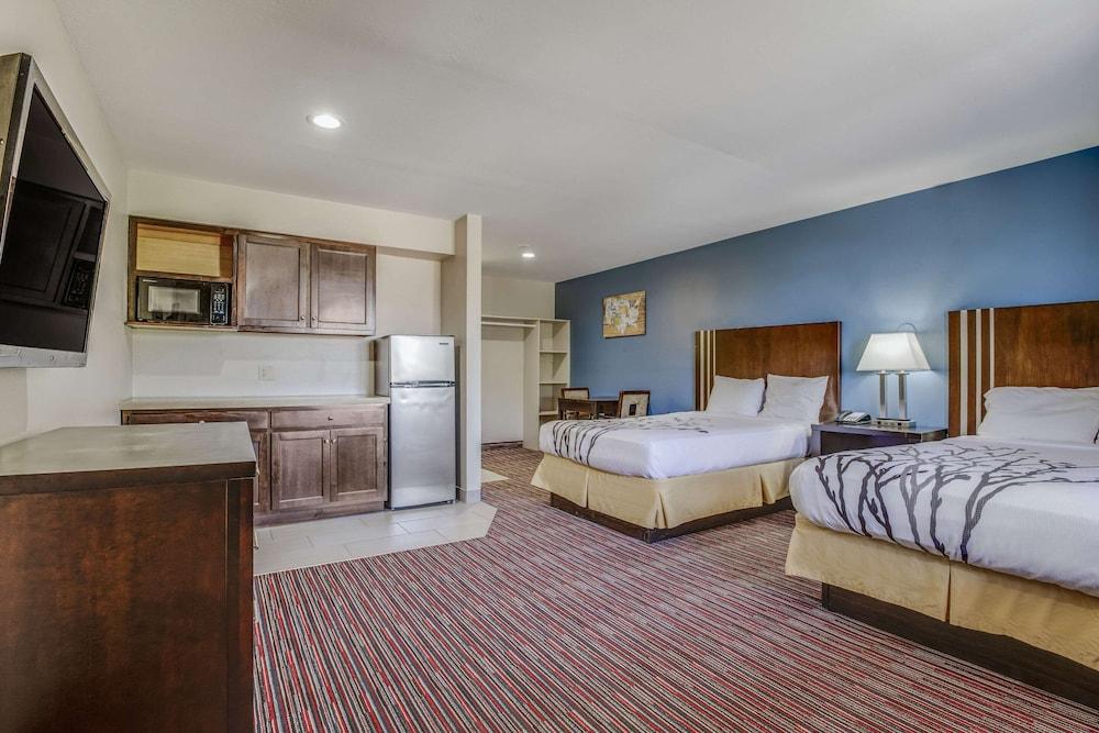 Econo Lodge Inn & Suites Enid South photo 25