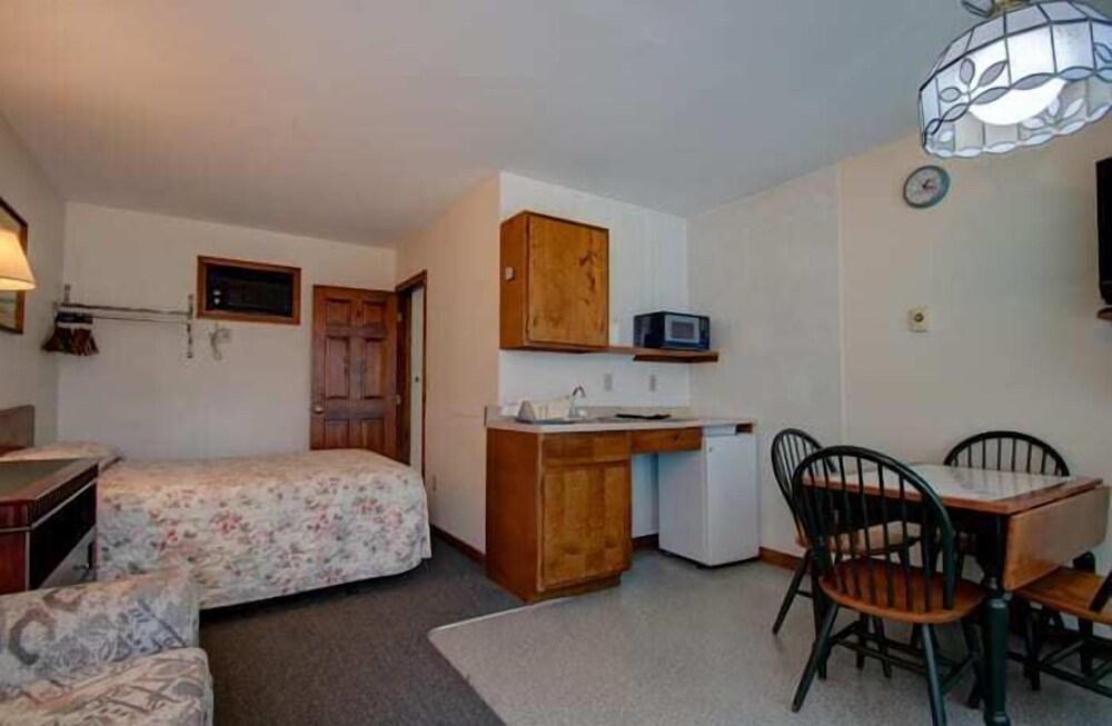 Dolphyn Motel photo 11