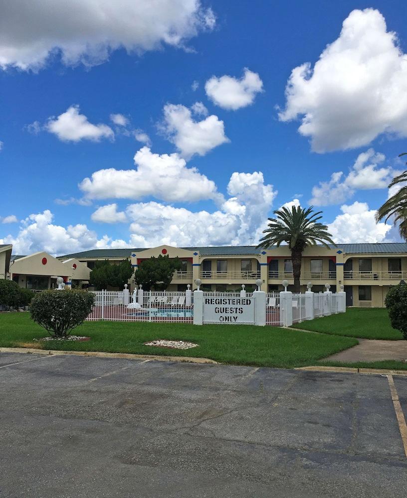 Americas Best Value Inn Beaumont, TX photo 3