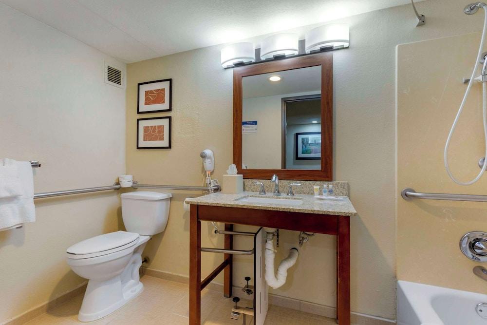 Comfort Suites Near Potomac Mills photo 9