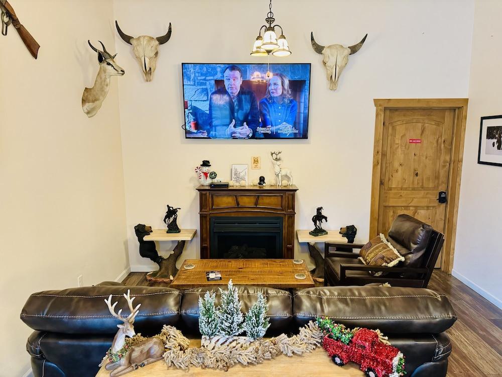 Grizzly Lodge Motel photo 6
