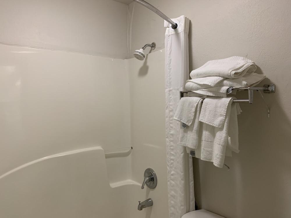 Econo Lodge Troy photo 15