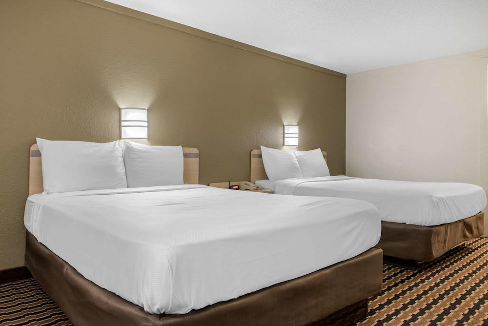 Rodeway Inn Sharonville - Cincinnati North photo 22