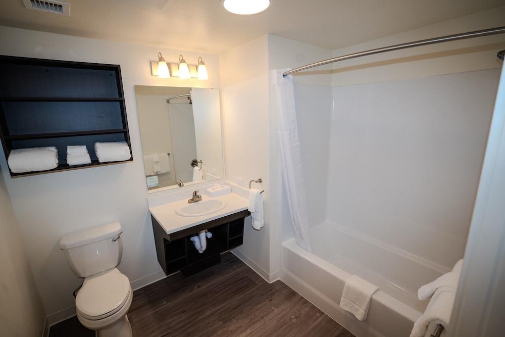 Hawthorn Extended Stay by Wyndham Jackson Alpine photo 11