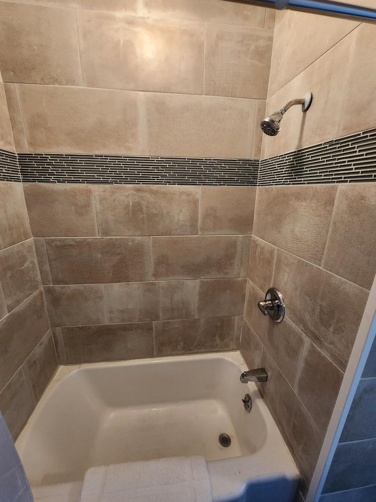 Riviera Motel Erie photo 15