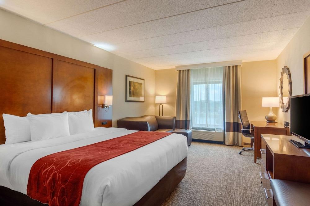Comfort Suites South Park photo 52
