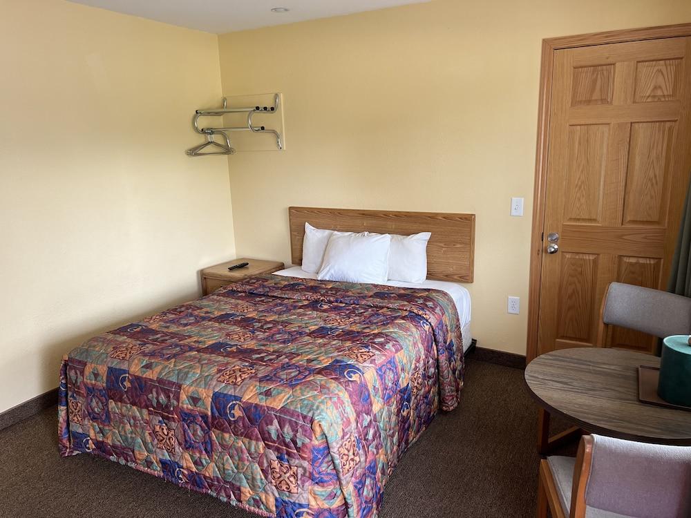 All Star Inn & Suites photo 24