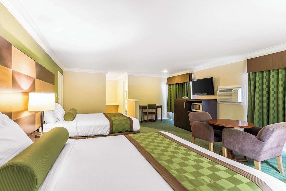 Rodeway Inn & Suites Canyon Lake-Menifee West photo 23