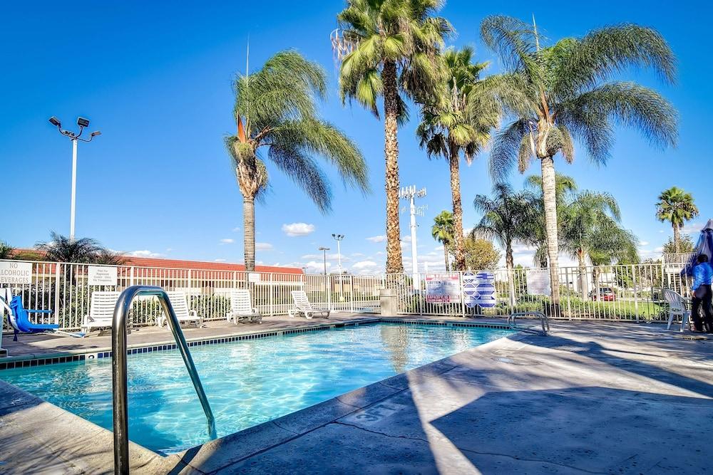 Motel 6 Riverside, CA - South photo 20