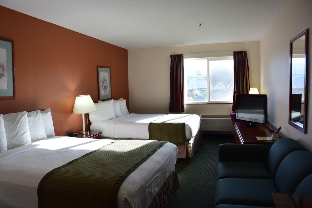 Travelodge Suites by Wyndham Newberg photo 38