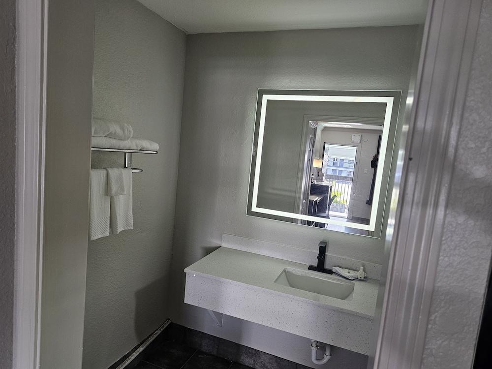 Quality Inn & Suites photo 30