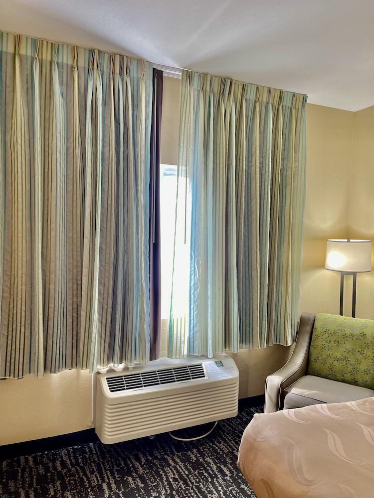 Quality Inn & Suites Hendersonville - Flat Rock photo 39