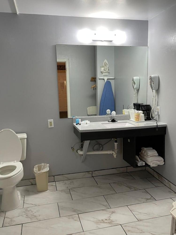 Capital O First Heritage Inn Rantoul IL I 57 photo 8