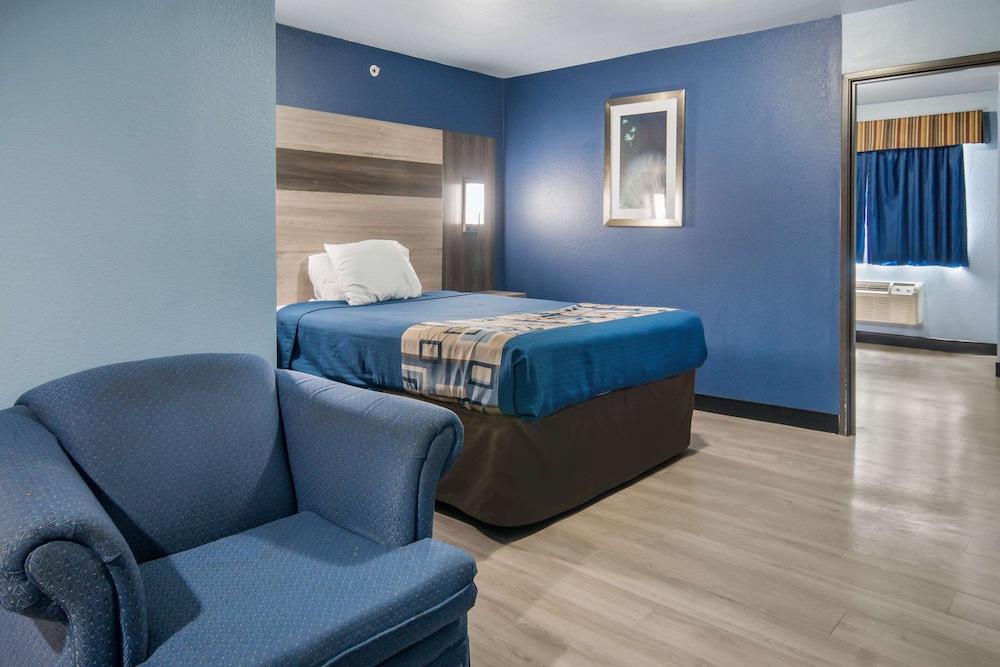 Rodeway Inn Carrollton I-35E photo 16