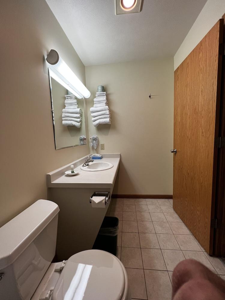 Budget Host Inn & Suites photo 27