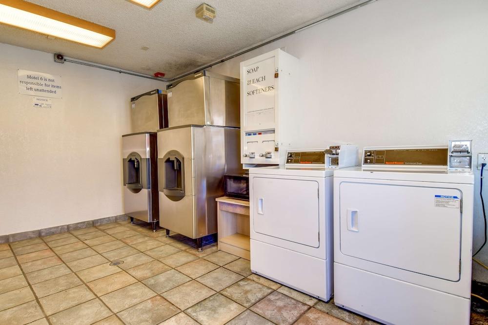 Motel 6 Riverside, CA - South photo 23