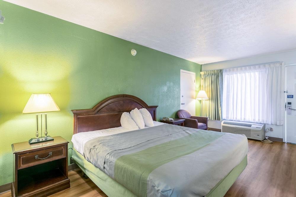Americas Best Value Inn Edgewood photo 7