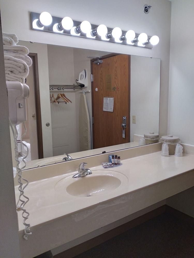 Cedarberry Inn photo 25