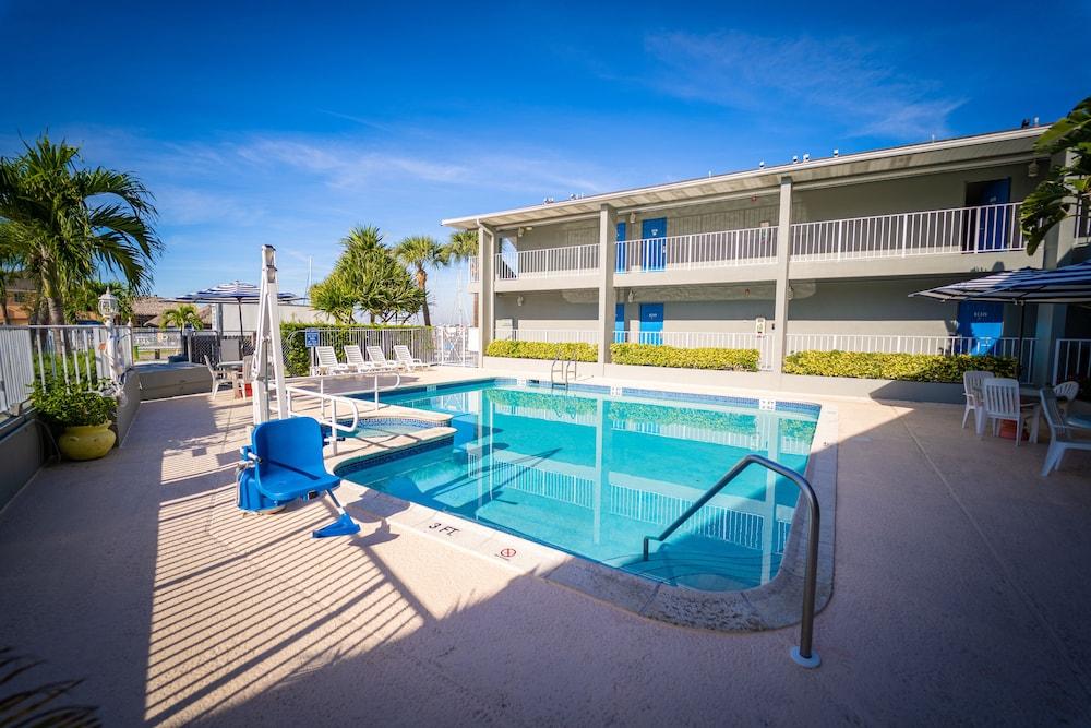 Dockside Inn & Resort photo 18