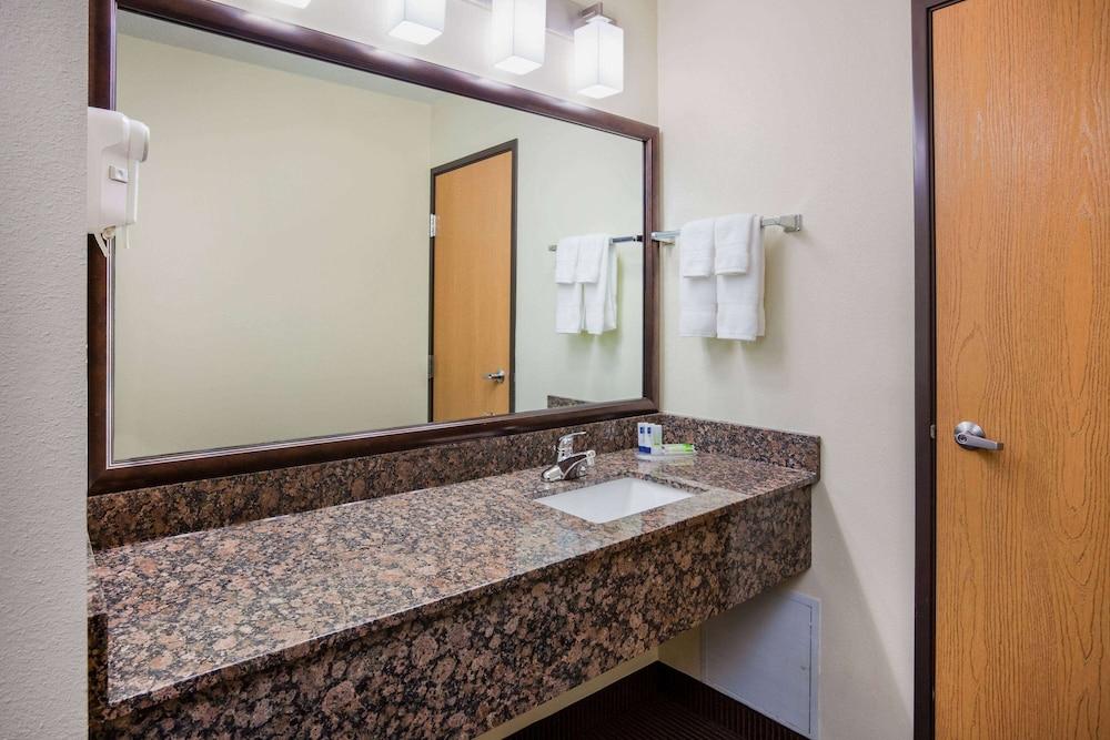AmericInn by Wyndham Mora photo 3
