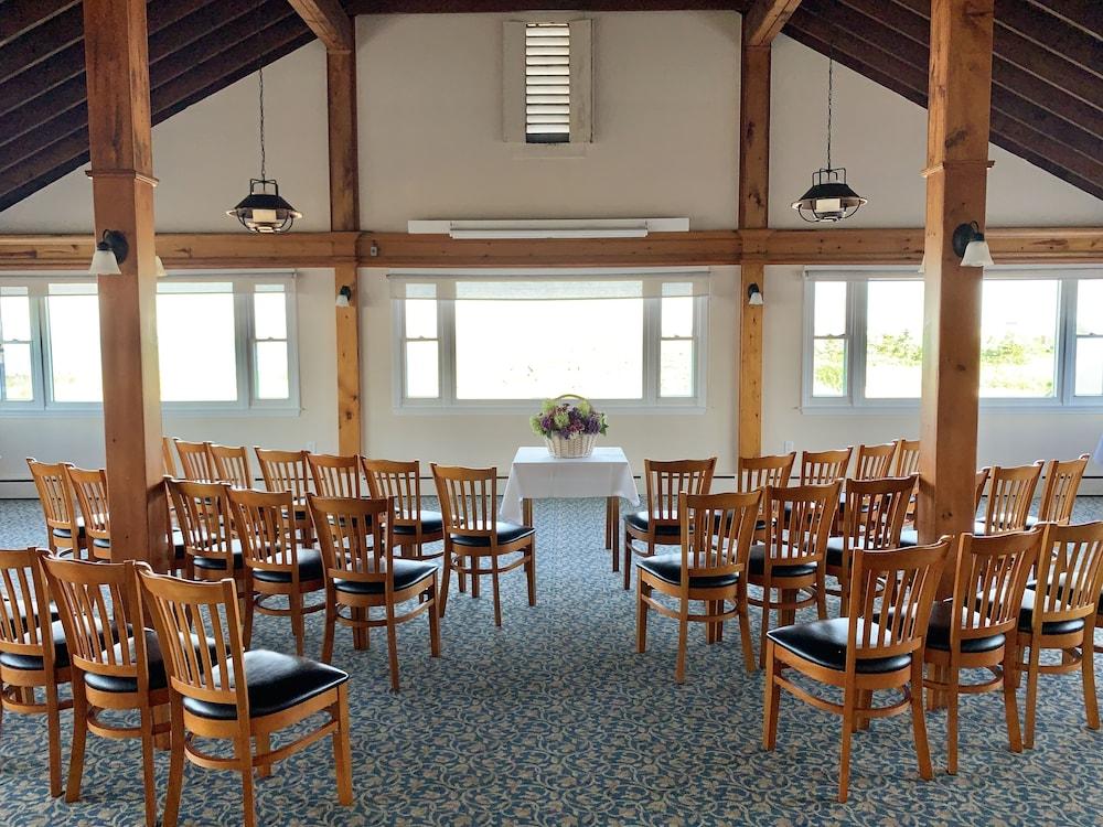 Lighthouse Inn photo 59