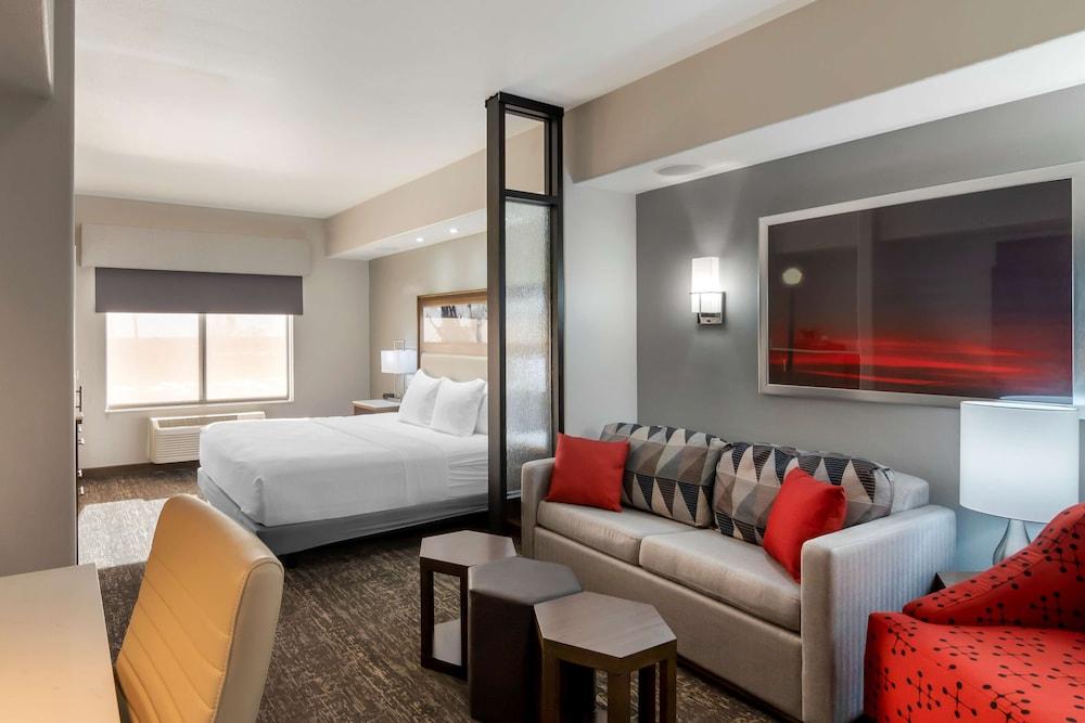Best Western Premier Liberty Inn & Suites photo 9