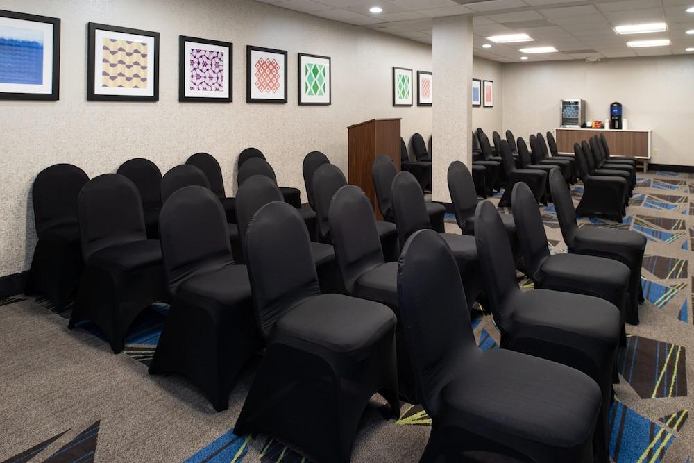 Holiday Inn Express & Suites Los Angeles Downtown West by IHG photo 39